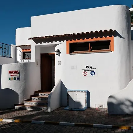 Holacamp Gandia Kemp Daimus
